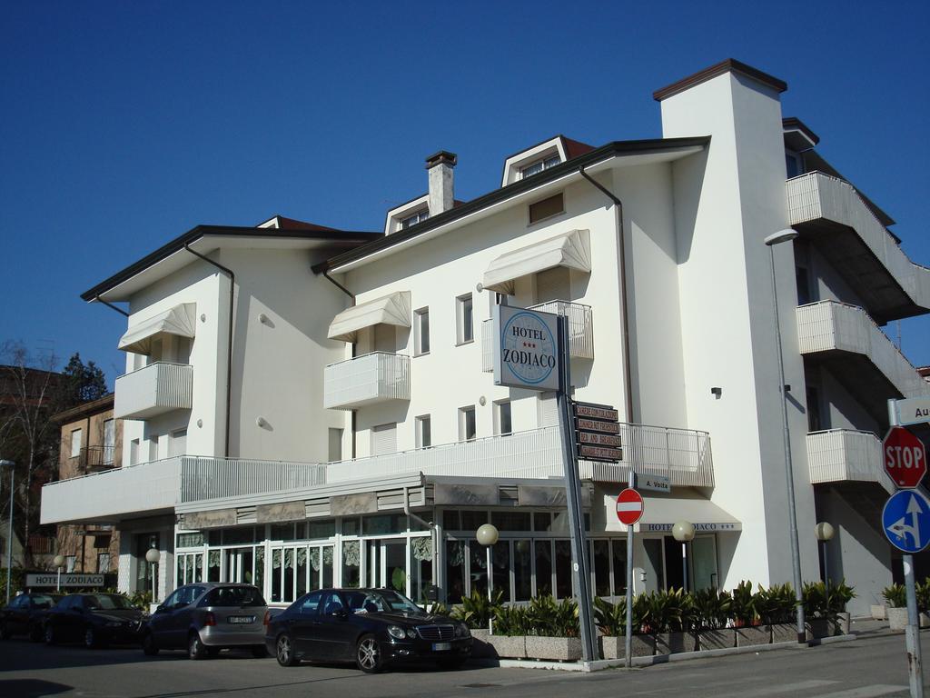 Hotel Zodiaco Лидо ди Йезоло Екстериор снимка